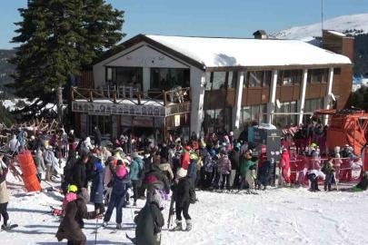 Uludağ’da güneşli hafta sonu: Zirve tatilcilerle doldu