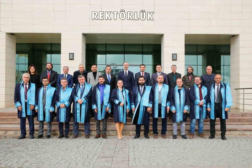 Üniversitede akademik yükselme sevinci