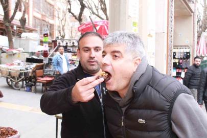 Uzman diyetisyenden iftar ve sahur arasında 2 litre su tüketimi önerisi