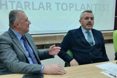 Uzun süredir küs olan belediye başkanı ve muhtarı vali barıştırdı