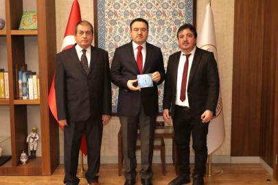 Vali Işın ve Tuğgeneral Baş’a ’Kütahyaspor 60. yıl albümü’ takdim edildi