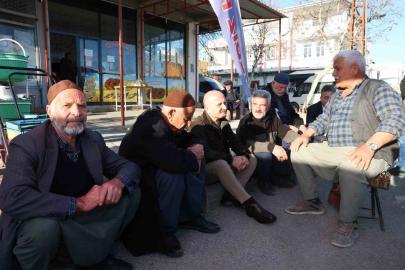 Vali Osman Varol semt pazarında vatandaş ve pazarcılarla buluştu