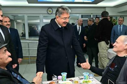 Vali Yılmaz, huzurevi sakinleriyle bir araya geldi