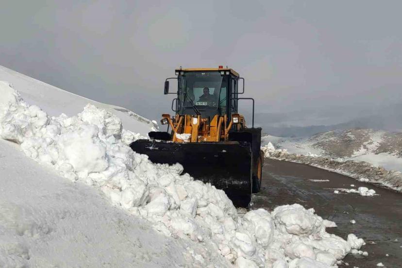 Van’da kar nedeniyle kapanan 67 yerleşim yerinin yolu açılıyor
