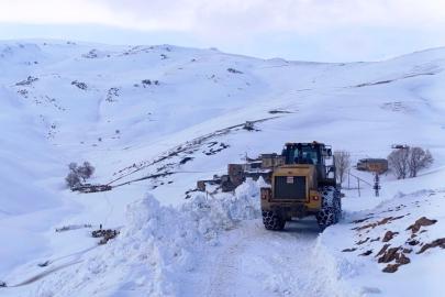 Van’da kardan dolayı kapanan 34 yerleşim yerinin yolu açılıyor