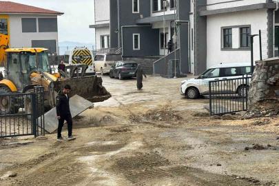 Vatandaş ‘Zor olamaz’ diye paylaştı, Hatay Büyükşehir Belediyesi öğrencilerin okul yolunu temizlendi