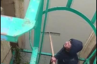 Vicdanları tonlarca suyun boşa akmasına izin vermedi, DSİ’nin yapması gerekeni kendileri yaptı