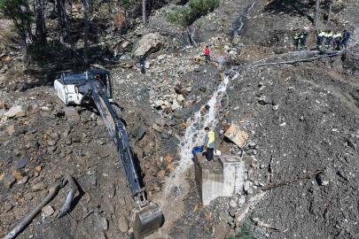 Yağışlarda zarar gören su isale hattı yenileniyor