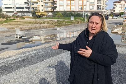 Yağışların sebep olduğu yoldaki çukura koltuklu önlem