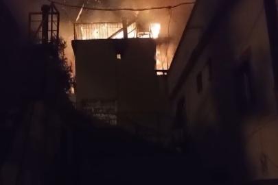 Yanan ev kullanılamaz hale geldi