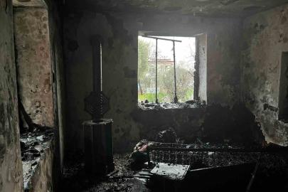 Yangına uykuda yakalanan yaşlı kadın hastaneye kaldırıldı