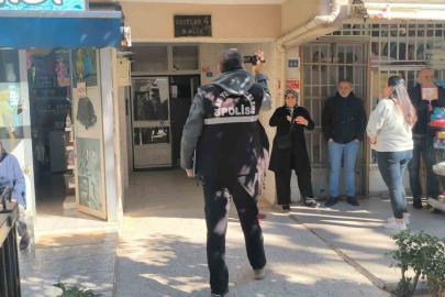 Yanındaki kadını öldürüp aynı silahla intihar etti