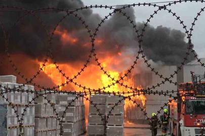 Yapı market deposundaki yangın kontrol altında