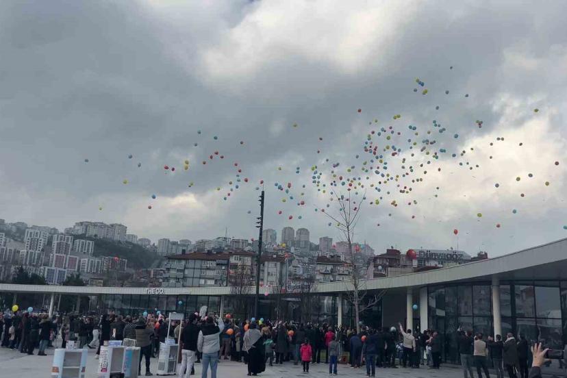 Yardım kampanyası tamamlanan Uras Ege için gökyüzüne balonlar bırakıldı