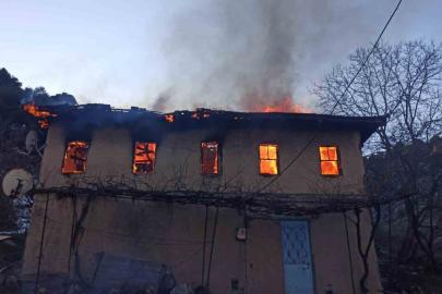 Yaşlı kadın evinde çıkan yangında hayatını kaybetti