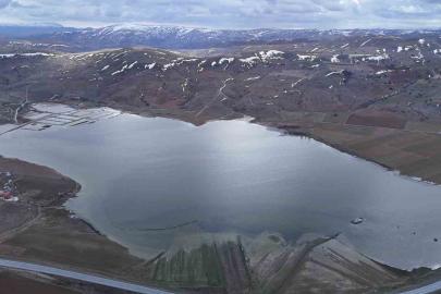 Yaz aylarında tamamen kuruyan göl, yeniden su tuttu