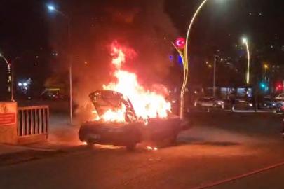 Yozgat’ta otomobil alev alev yandı