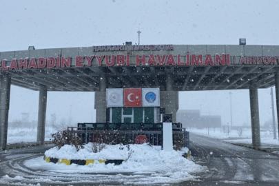 Yüksekova’da uçak seferlerine sis ve kar engeli