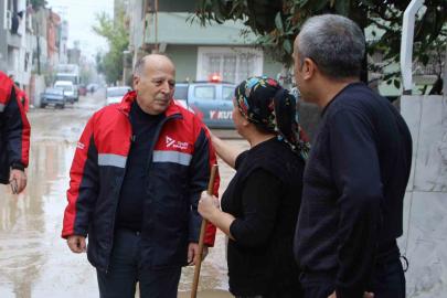 Yüreğir Belediyesi selde mağdur olan vatandaşları yalnız bırakmadı