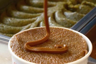 Yüzlerce yıllık tatlıyı dondurmayla buluşturdu; şimdi dünyaya satıyor