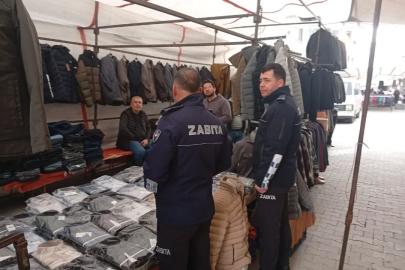 Zabıta ekiplerinden semt pazarında sağanak uyarısı