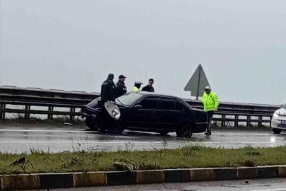 Zonguldak’ta otomobil bariyere çarptı; 1 yaralı