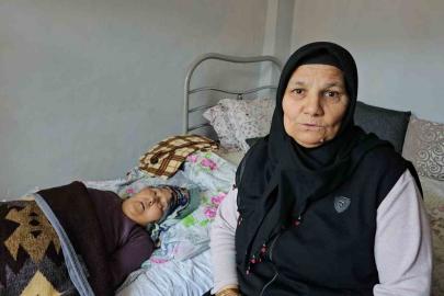 Zonguldak’ta yalnız yaşayan yatalak kadına komşuları sahip çıkıyor