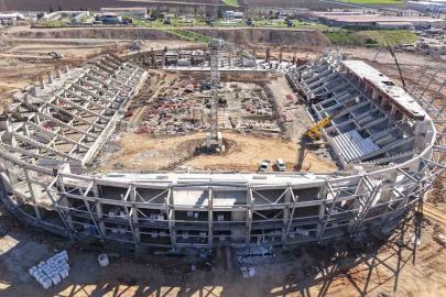 2 milyar TL’lik yatırımla Kahramanmaraş’a kazandırılan yeni stadyum yükseliyor