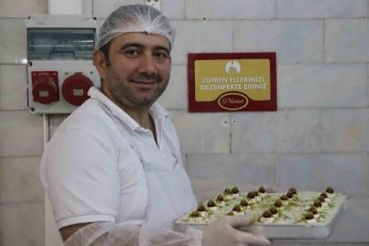 25 yıllık usta, tarihi Osmanlı’ya dayanan güllaçın püf noktalarını anlattı