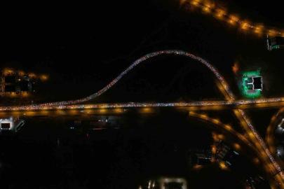 43 ilin geçiş noktasında tatilcilerin dönüş yolculuğu sürüyor: Araç kuyruğu 40 kilometreyi aştı