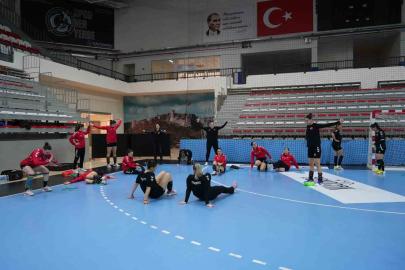 A Milli Kadın Hentbol Takımı, Çekya maçının hazırlıklarını Kastamonu’da sürdürdü