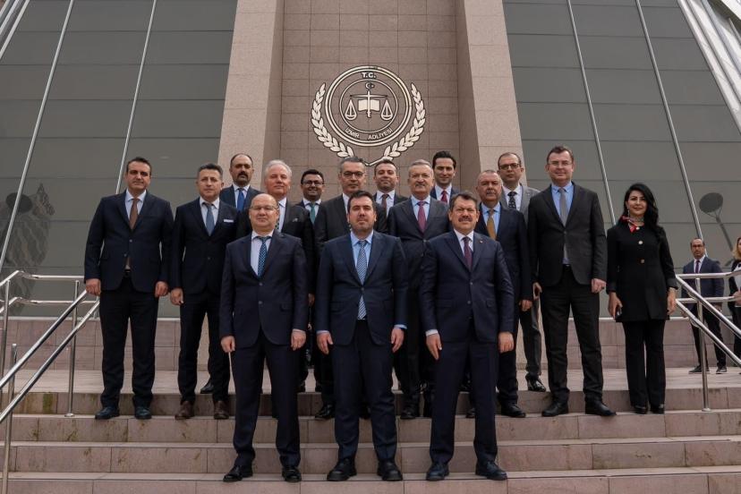 Adalet Bakan Yardımcısı Tuncay, İzmir Adliyesi’ni ziyaret etti