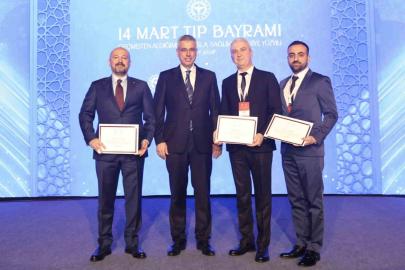 Adanalı sağlıkçılara "Yılın Hekimi" ve "Yılın Sağlık Çalışanı" ödülü