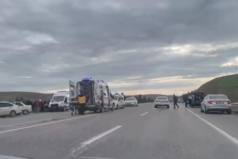 Adıyaman’da hafif ticari araç otomobille çarpıştı: 5 yaralı