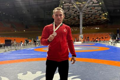 ADÜ’lü güreşçi uluslararası turnuvada gümüş madalya kazandı