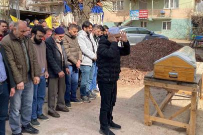 Ahşap evdeki yangında hayatını kaybeden bedensel engelli kişi toprağa verildi