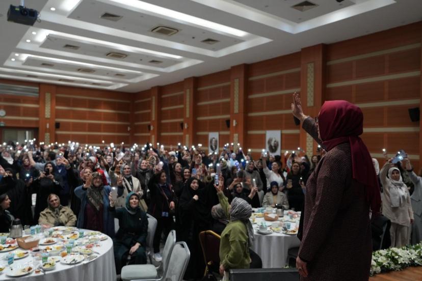 AK Parti İstanbul İl Kadın Kolları Başkanlığı tarafından kadın kolları mahalle başkanlarına yönelik iftar programı düzenlendi