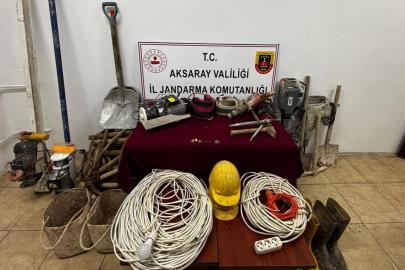 Aksaray’da define avcıları tarihi eserlerle suçüstü yakalandı