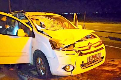 Aksaray’da hafif ticari araç yayaya çarptı: 1’i ağır 2 yaralı