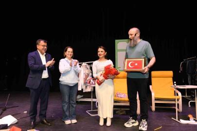 Altıeylül’de tiyatro dolu gece