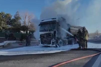 Ankara’da seyir halindeki hafriyat kamyonu yandı