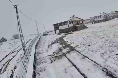 Ankara’nın yüksek kesimlerine kar yağdı