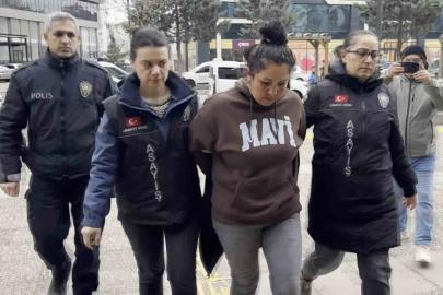 Annesinin sevgilisini bıçaklayan genç ve polise tokat atan annesi tutuklandı