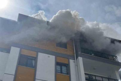 Antakya’da alevlere teslim olan ev kullanılmaz hale geldi