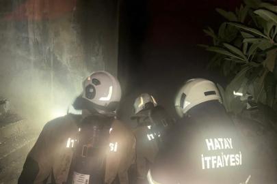 Antakya’da binanın bodrum katında yangın