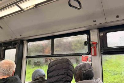 Arnavutköy’de belediye otobüsünün tavanından su aktı