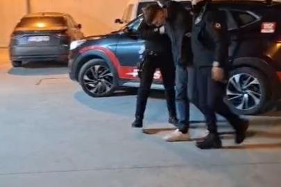 Arnavutköy’de polisten kaçan şüphelinin üzerinden uyuşturucu çıktı