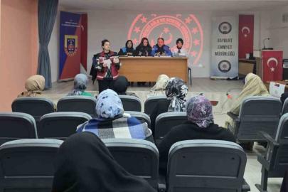 Arpalı’da ‘Birlikte Güçlü Bir Aileyiz’ projesi veli ve öğretmenlere anlatıldı