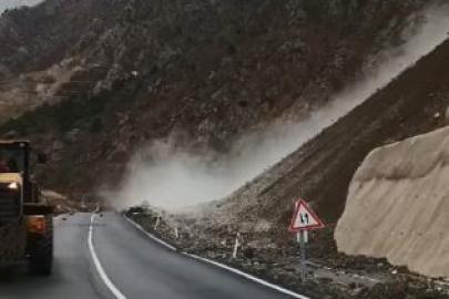 Artvin-Şavşat karayolunda heyelan