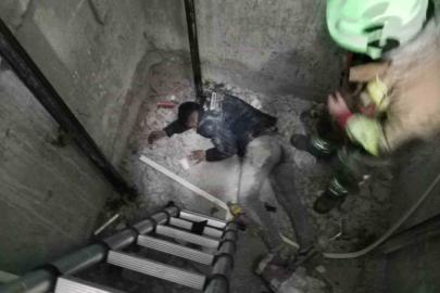 Asansör boşluğuna düşen işçi yaralandı